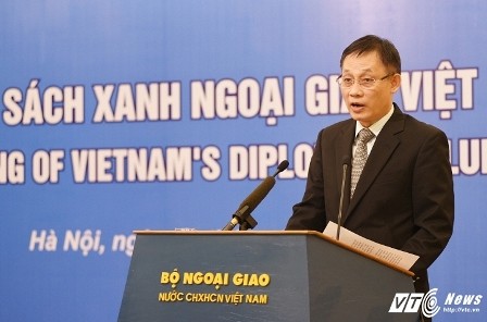 Lần đầu tiên công bố “Sách Xanh ngoại giao Việt Nam 2015” - ảnh 1